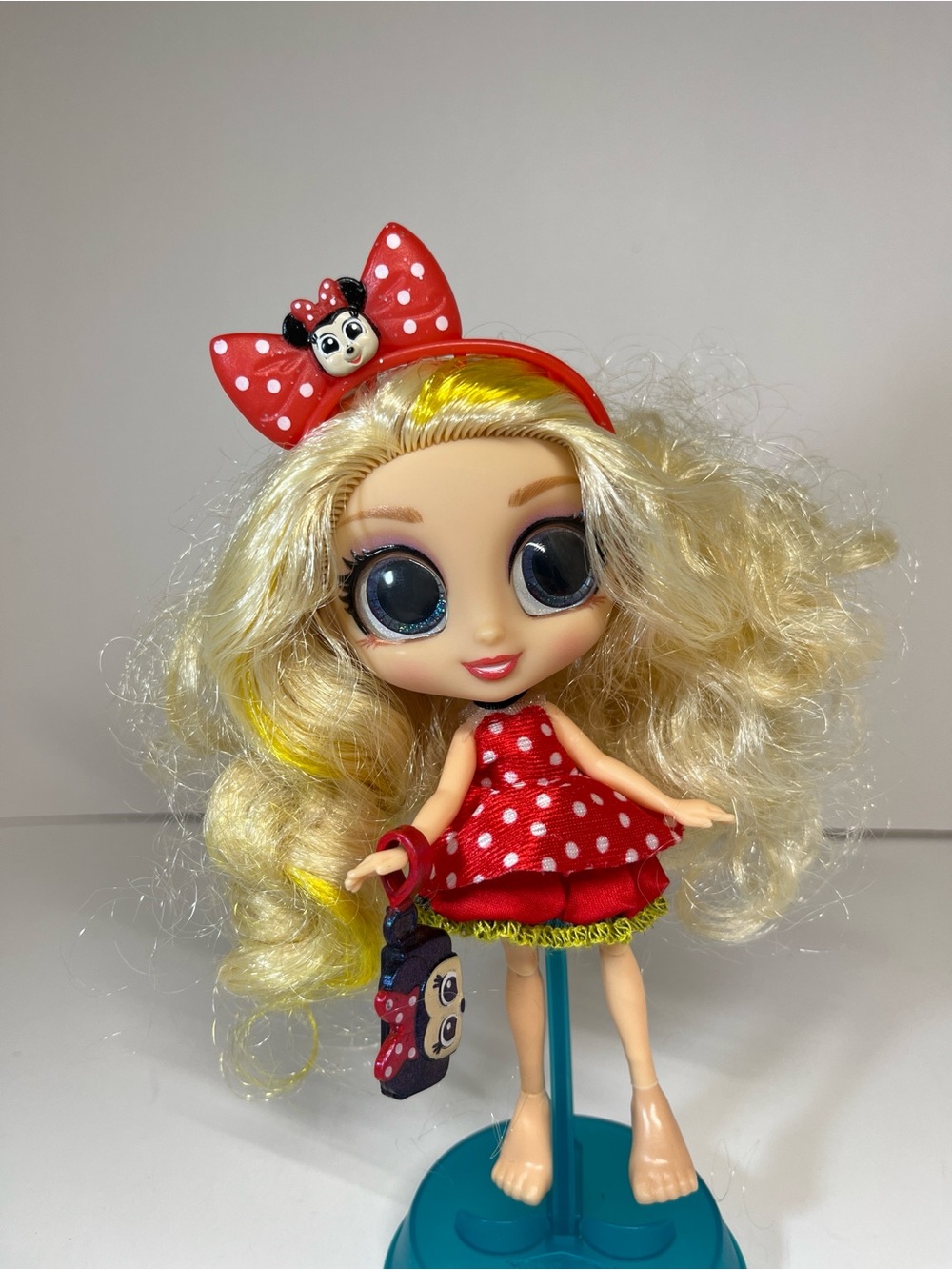 Disney Doorables Minnie Mouse Zoe Superfan Doll 2023 Adoorbs Classic Crew Chain - Picture 6 of 12